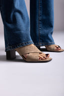Ideal shoes - Block Heel Mules - Taupe Suede