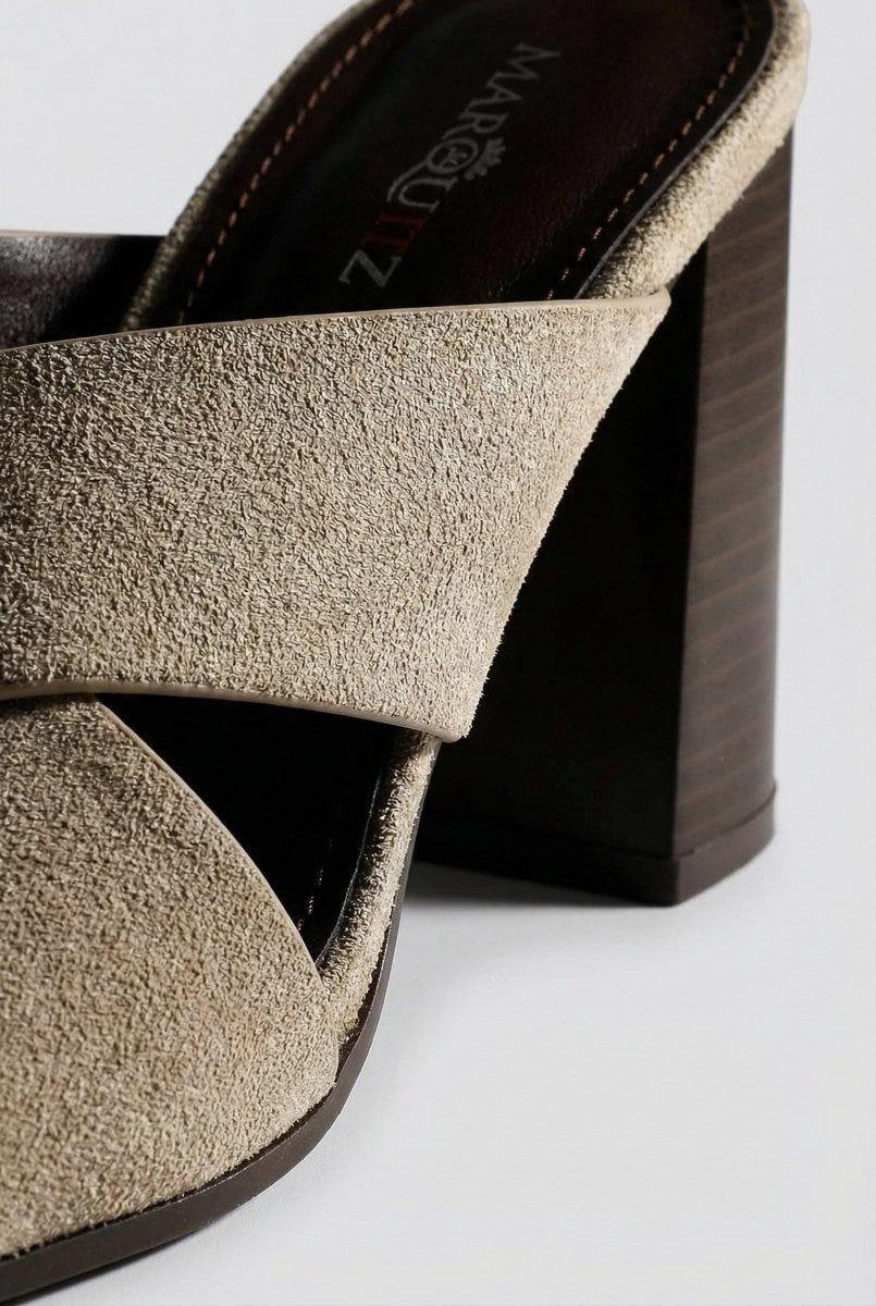Ideal shoes - Block Heel Mules - Taupe Suede
