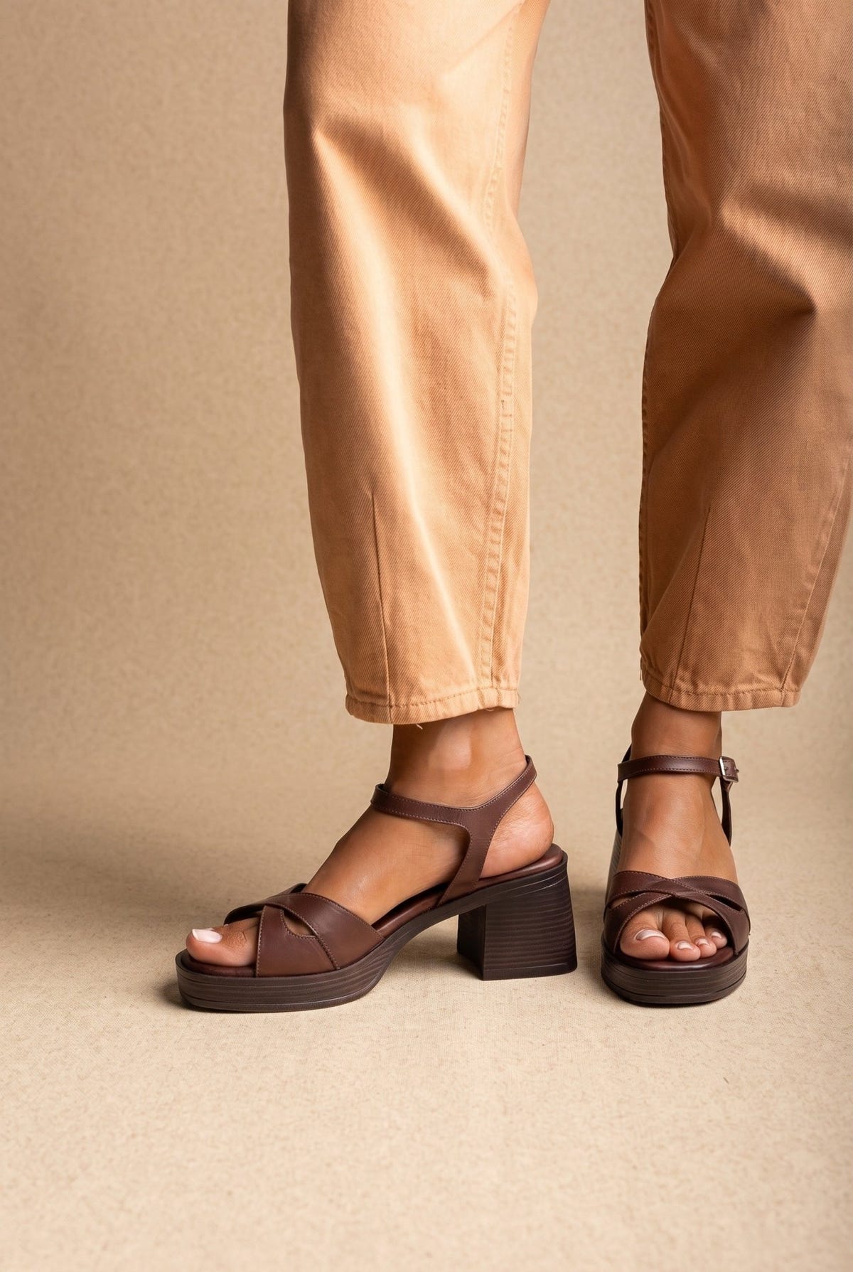 TFP - Block Heel Sandals Crossover Strap - Brown Matte
