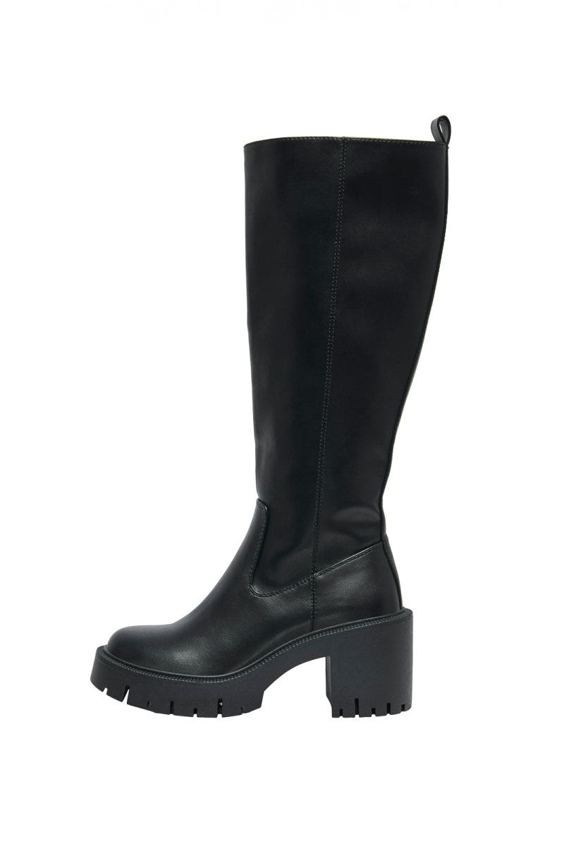 Black leather knee-high boot with chunky block heel and smooth shaft, side view on a light grey background
