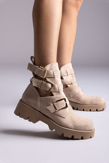 Ideal shoes - Chunky Sole Biker Boots - Beige Suede