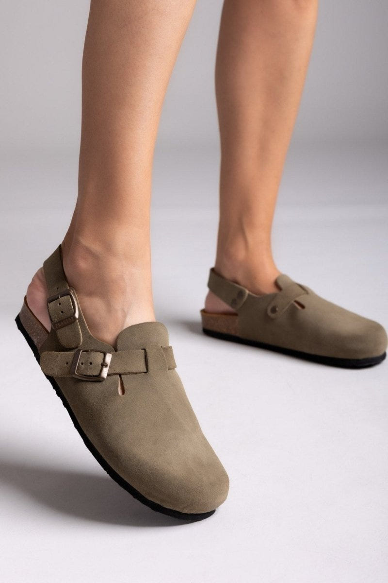 Clogs καστόρινα με λουράκι Plakton 181546 - Χακί ανοιχτό - thefashionproject.gr - Plakton