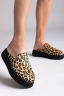Clogs ponyskin flatforms με print Iris - Leopard - thefashionproject.gr - IRIS