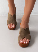 Clogs suede με τρουκς ERYNN - Χακί - thefashionproject.gr - ERYNN