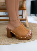 Clogs suede με χρυσά τρουκς Erynn - Κάμελ - thefashionproject.gr - ERYNN