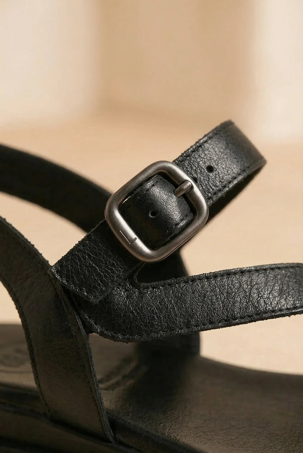 Ledersandalen Slanted Strap – Schwarz