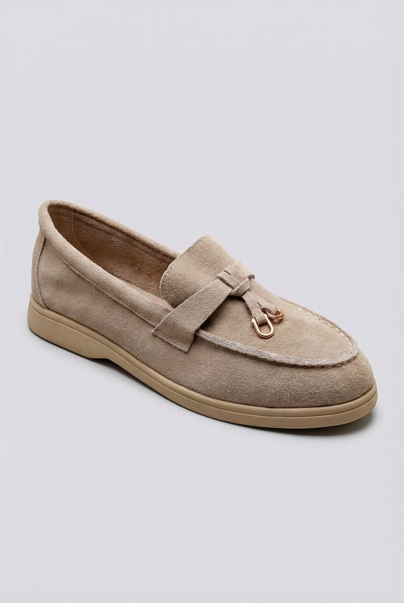 Ideal shoes - Comfort Loafers with Metal Detail - Beige Suede