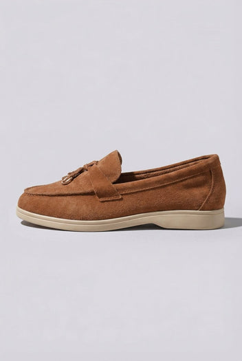 Ideal shoes - Comfort Loafers with Metal Detail - Tan Suede