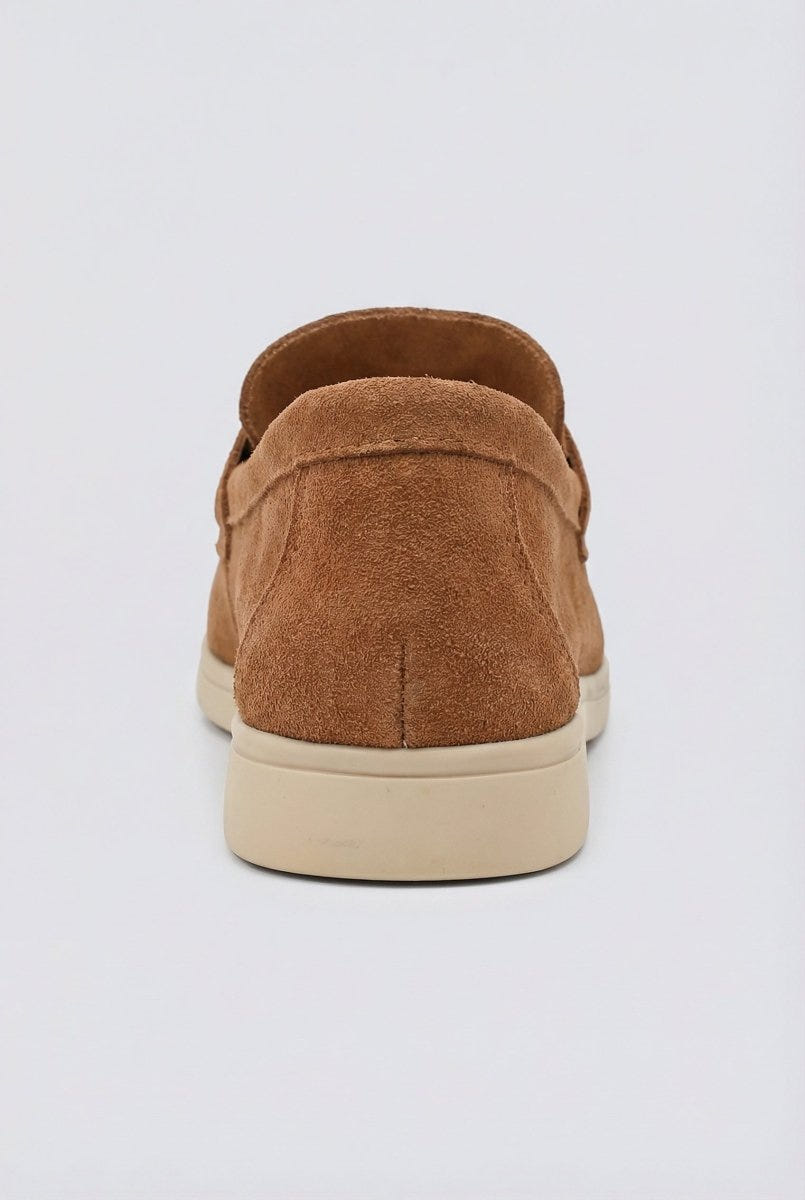 Ideal shoes - Comfort Loafers with Metal Detail - Tan Suede