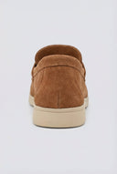Ideal shoes - Comfort Loafers with Metal Detail - Tan Suede