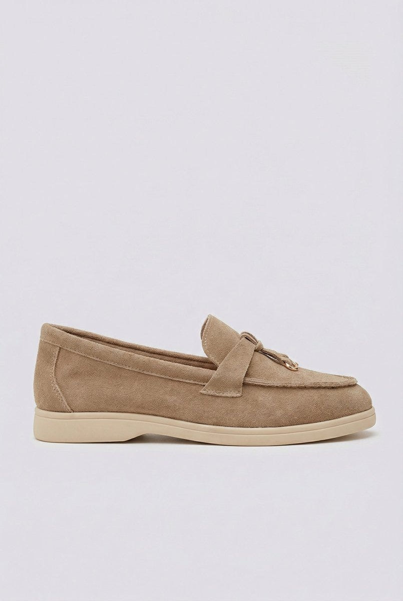 Ideal shoes - Comfort Loafers with Metal Detail - Taupe Suede