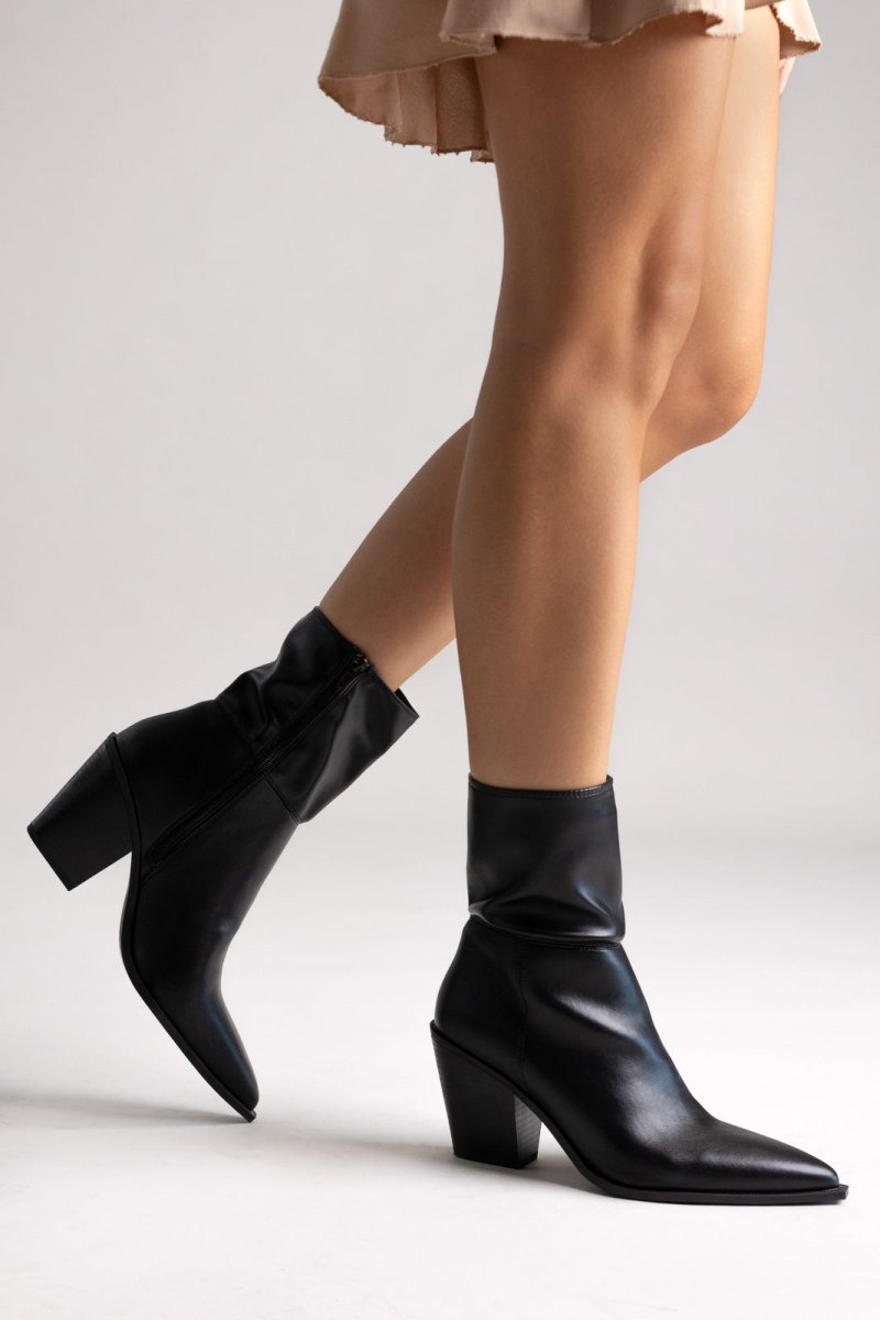 Μπότες αστραγάλου cowboy Corina - μαύρο ματ