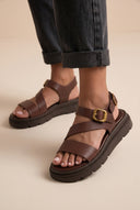 Flatform-Sandalen aus Leder Ankle Strap – Braun