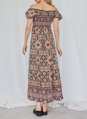 Εμπριμέ φόρεμα με σούρες - Μαύρο - thefashionproject.gr - The Fashion Project