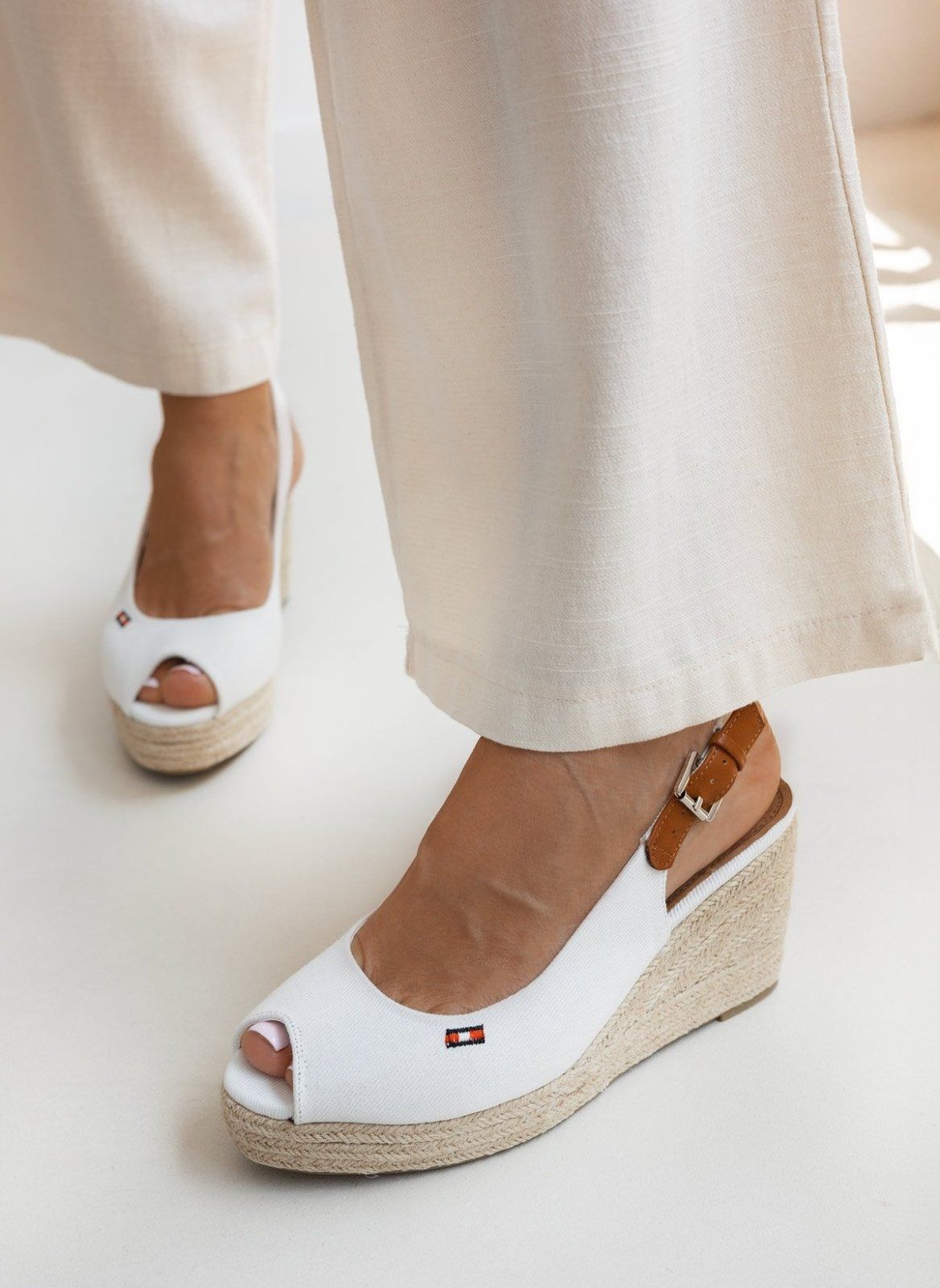 Εσπαντρίγιες platforms με δέσιμο στο πλάι - Λευκό - thefashionproject.gr - Alta Moda