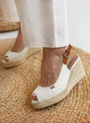 Εσπαντρίγιες platforms με δέσιμο στο πλάι - Μπεζ - thefashionproject.gr - Alta Moda