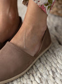Εσπαντρίγιες suede με χαμηλά πλαϊνά - Καφέ - thefashionproject.gr - Medies