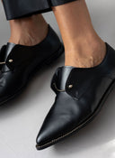 Μοκασίνια μυτερά με μεταλλικό στοιχείο Estil 