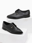 Μοκασίνια μυτερά με μεταλλικό στοιχείο Estil 