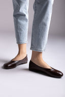 Ideal shoes - Flat Ballet Flats - Brown Matte