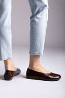 Ideal shoes - Flat Ballet Flats - Brown Matte
