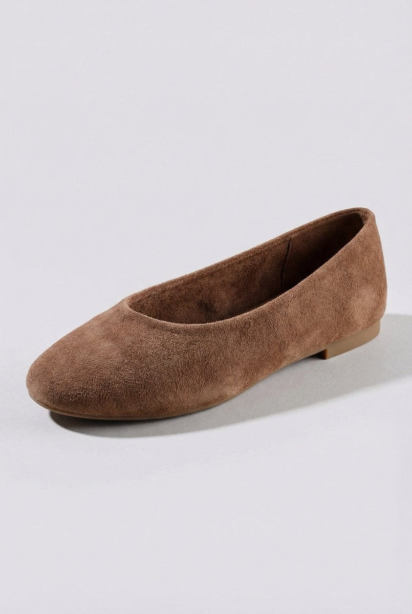 Ideal shoes - Flat Ballet Flats - Brown Suede