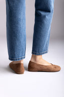 Ideal shoes - Flat Ballet Flats - Brown Suede