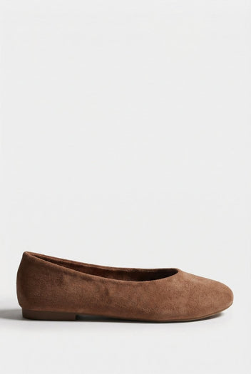 Ideal shoes - Flat Ballet Flats - Brown Suede
