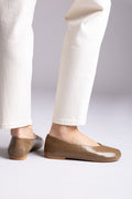 Ideal shoes - Flat Ballet Flats - Olive Matte