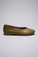 Ideal shoes - Flat Ballet Flats - Olive Matte