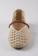 Ideal shoes - Flat Ballet Flats V Cut - Beige Matte