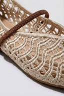 Ideal shoes - Flat Ballet Flats V Cut - Beige Matte