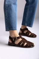 Ideal shoes - Flat Fisherman Sandals - Brown Suede