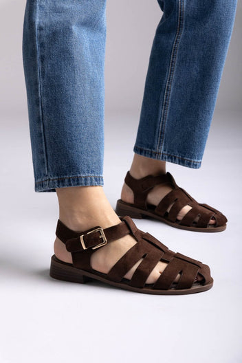Ideal shoes - Flat Fisherman Sandals - Brown Suede