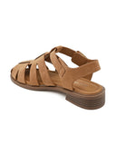 Ideal shoes - Flat Fisherman Sandals - Tan Suede