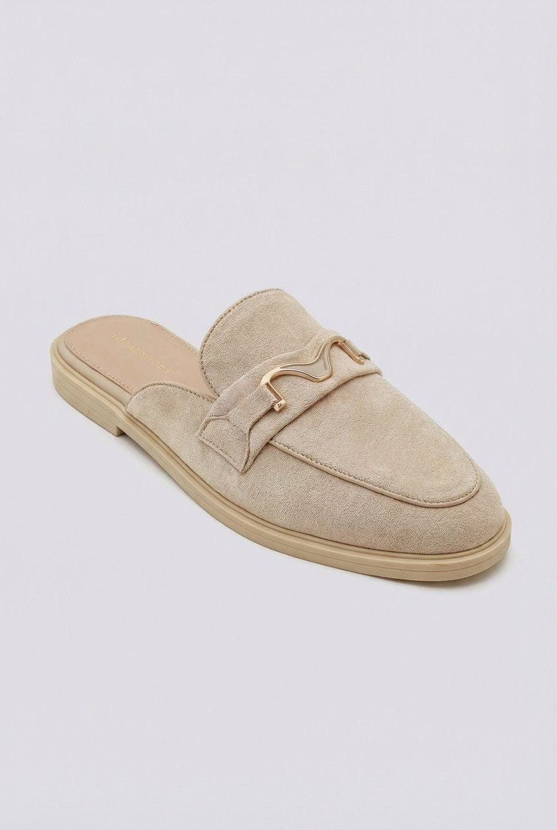 Ideal shoes - Flat Mules with Metal Detail - Beige Suede