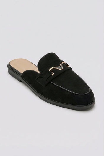 Ideal shoes - Flat Mules with Metal Detail - Black Suede