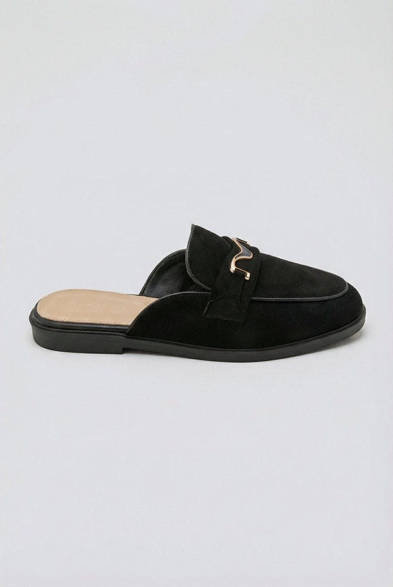 Ideal shoes - Flat Mules with Metal Detail - Black Suede