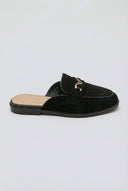 Ideal shoes - Flat Mules with Metal Detail - Black Suede