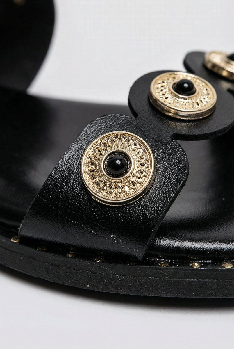 Ideal shoes - Flat Sandals Metallic Details - Black Matte