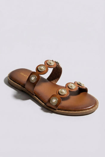 Ideal shoes - Flat Sandals Metallic Details - Tan Matte