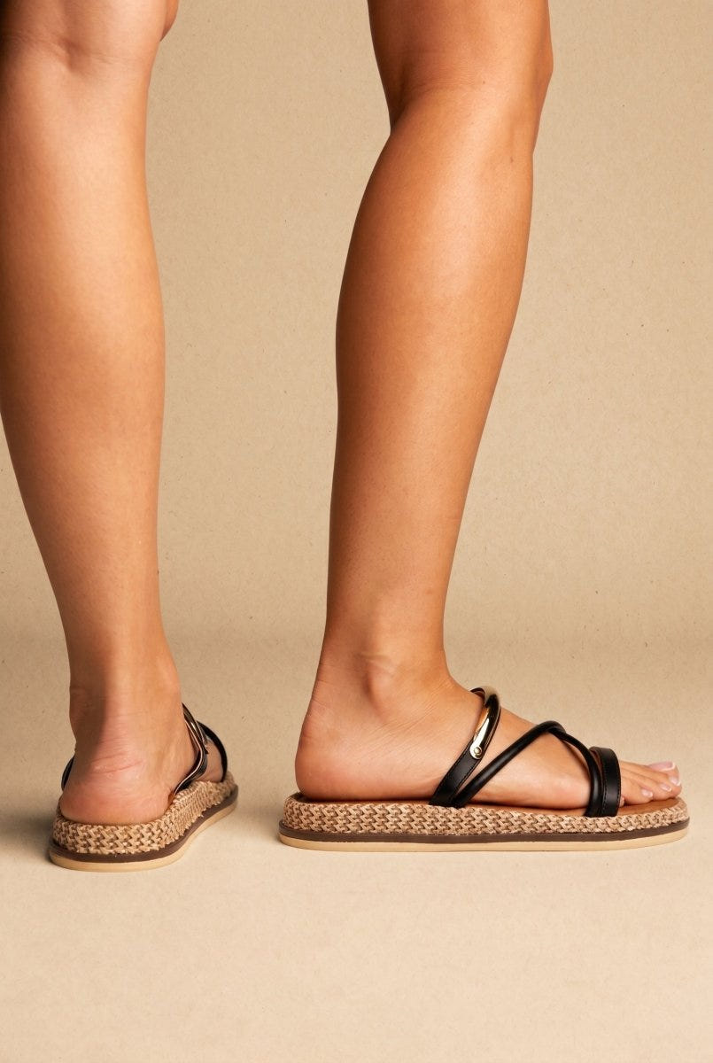 ERYNN - Flatform Sandals Metal Detail - Black Matte