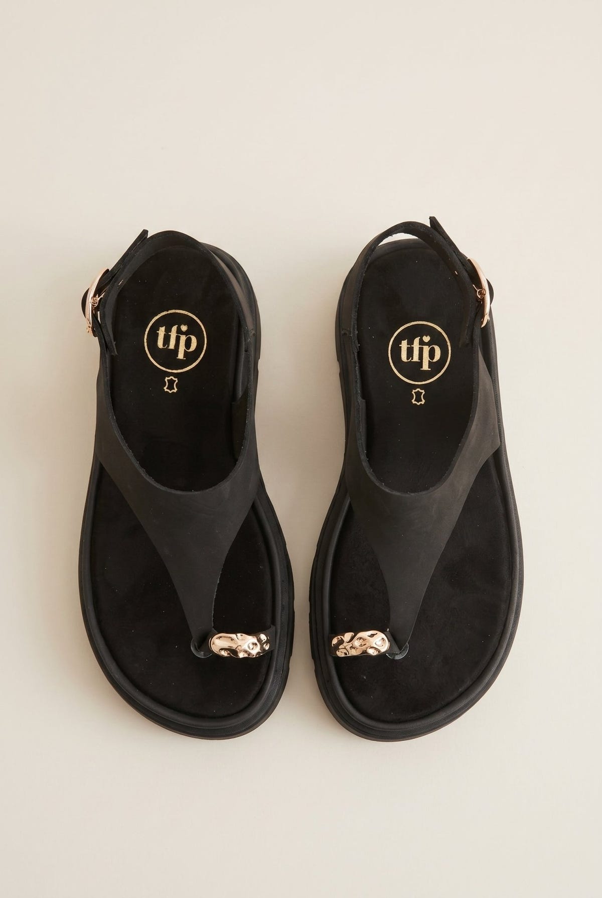 TFP - Flatform Toe Ring Sandals T - Strap - Black