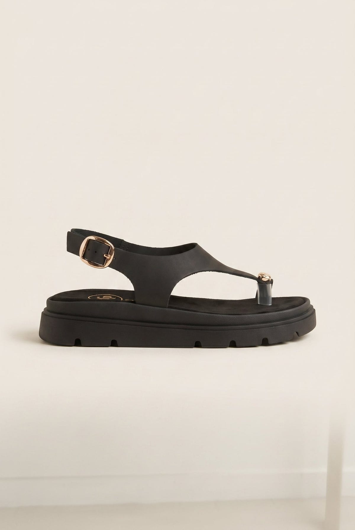 TFP - Flatform Toe Ring Sandals T - Strap - Black