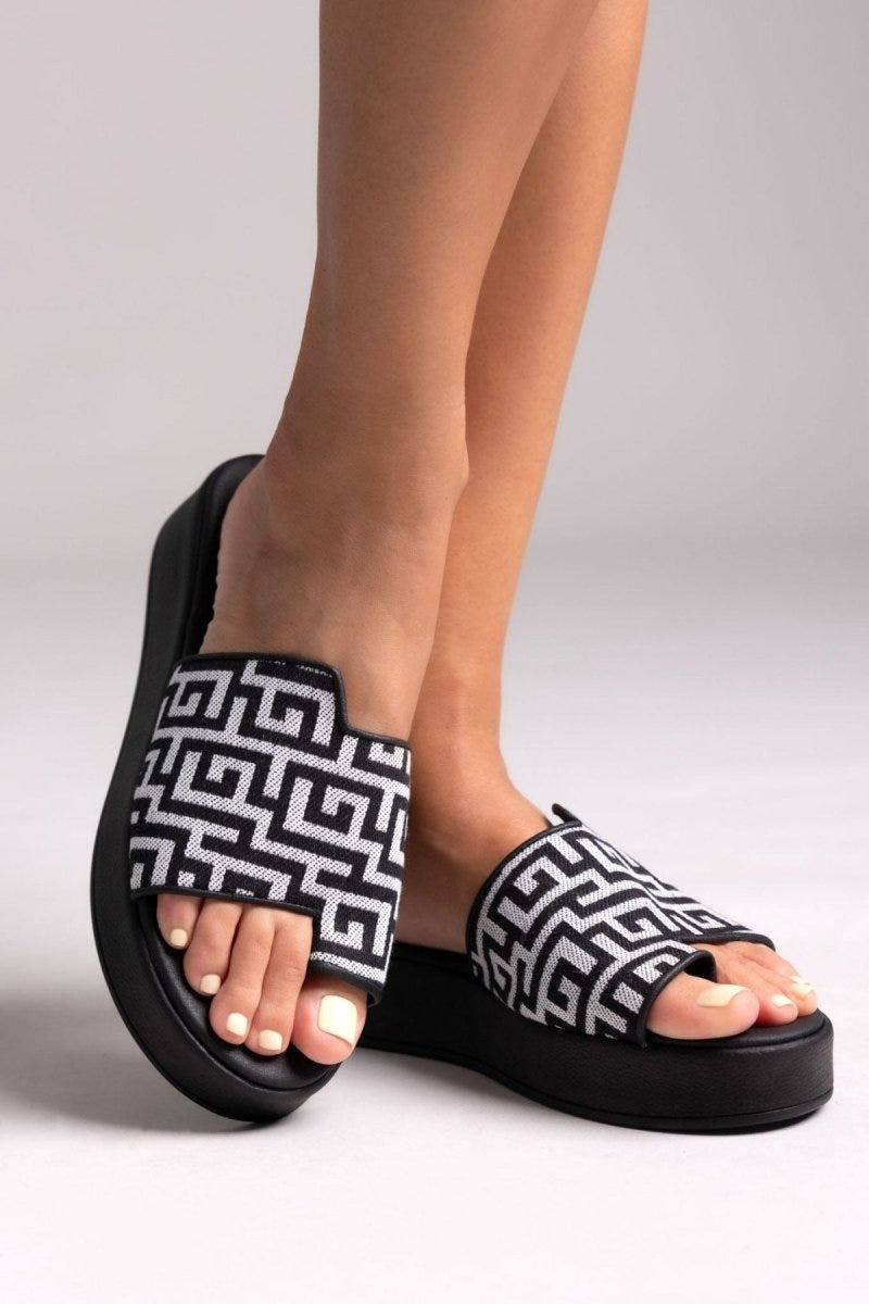 Flatforms ασύμμετρα σανδάλια με print - Μαύρο - thefashionproject.gr - MIRA