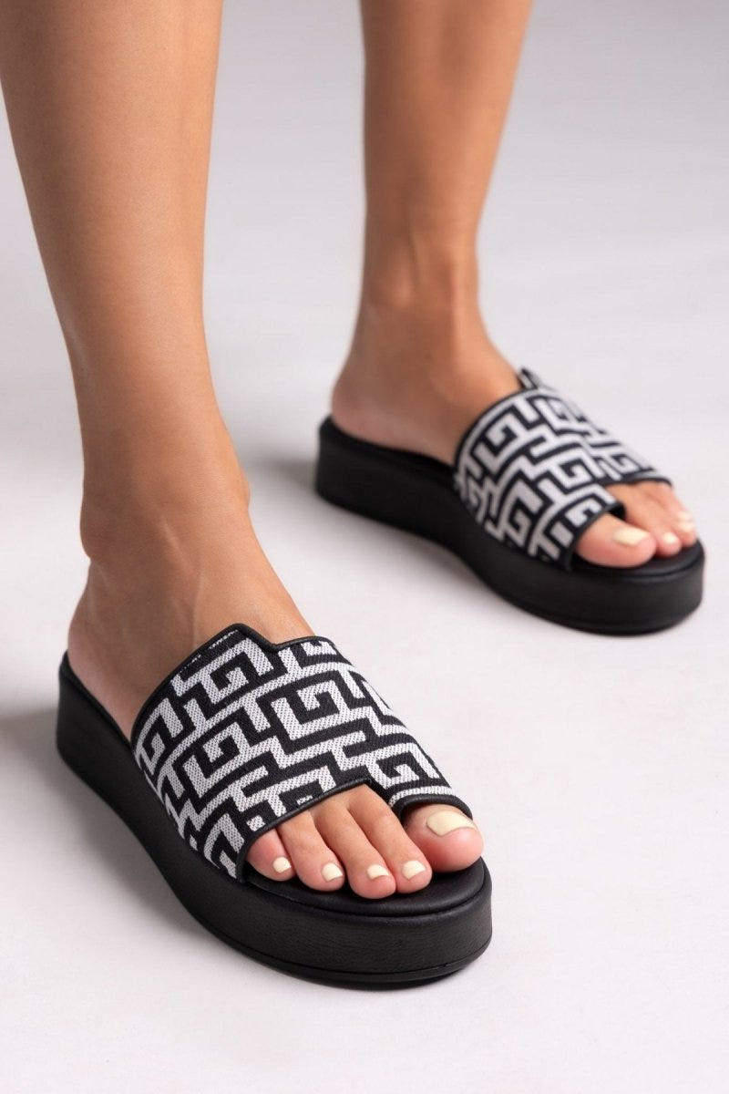 Flatforms ασύμμετρα σανδάλια με print - Μαύρο - thefashionproject.gr - MIRA