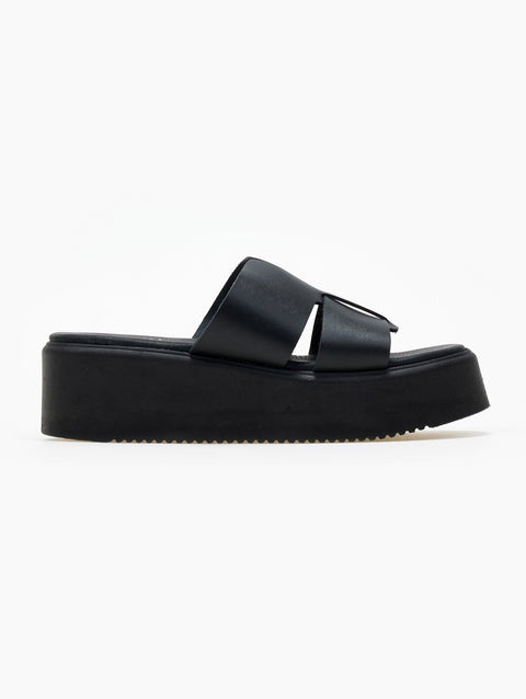 Leather Flatforms Unique Strap - Black