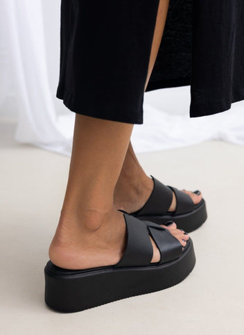 Flatforms δερμάτινα με ιδιαίτερη φάσα Estil - Μαύρο - thefashionproject.gr - Estil
