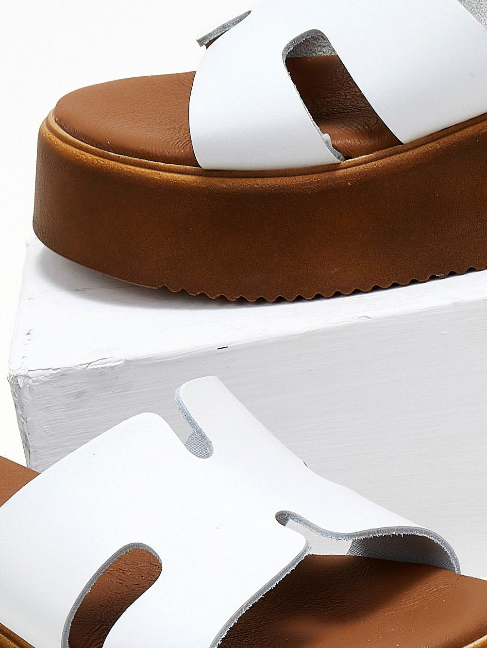 Flatforms δερμάτινα σανδάλια με ανοίγματα Estil - Λευκό - thefashionproject.gr - Estil