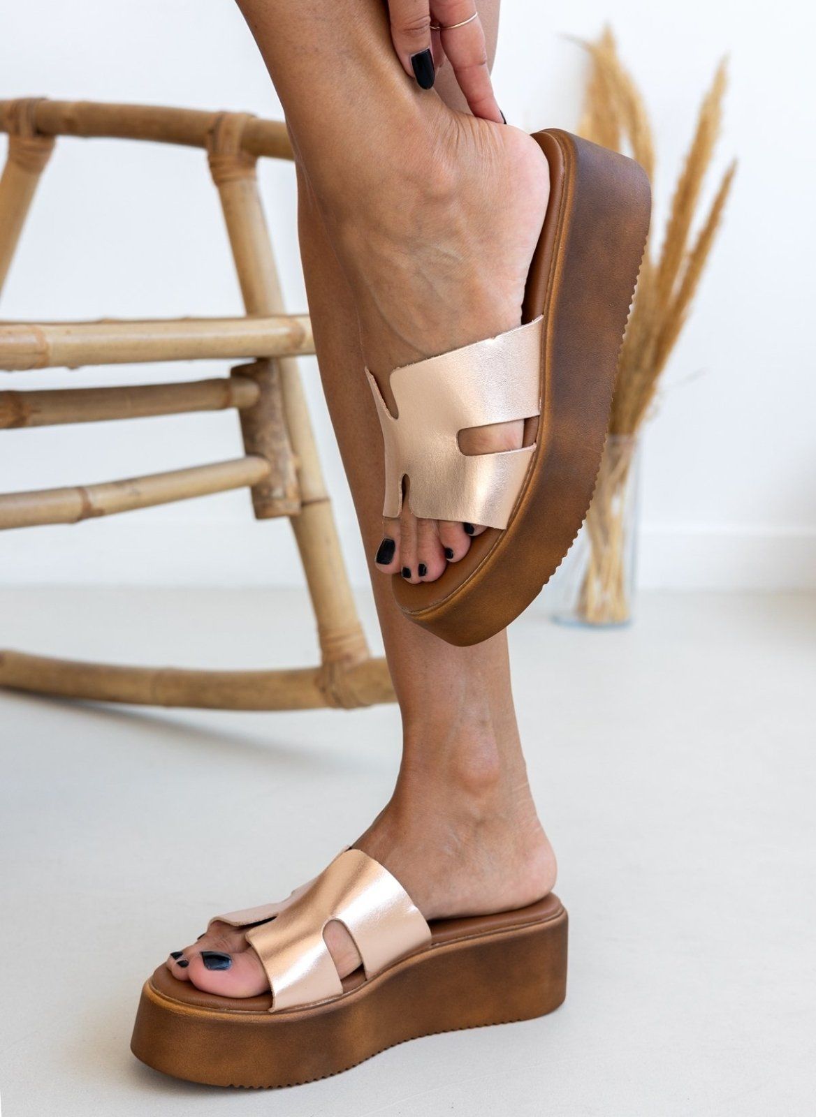 Flatforms δερμάτινα σανδάλια με ανοίγματα Estil - Χαλκός - thefashionproject.gr - Estil